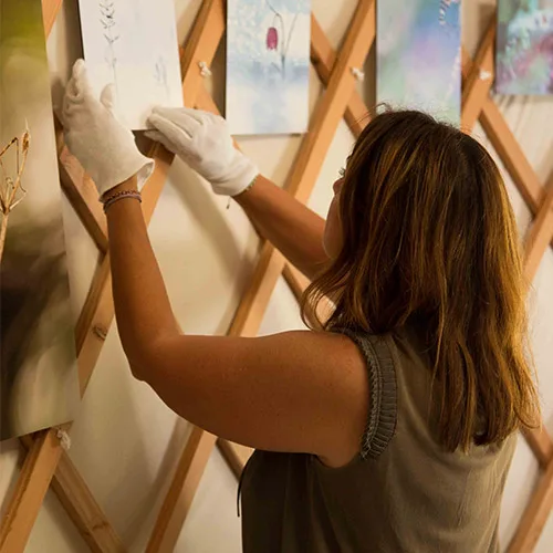 exposition-ame-nature-accrochage Yourte événementielle dans le parc d'Au Grand Air à Vonnas
