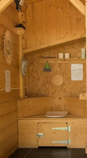 Toilettes sèches les toilettes de notre yourte insolite en rhône-alpes
