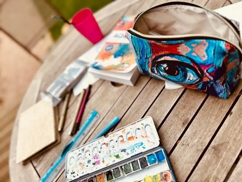 Activité artistique lors d'un séjour insolite familial à Vonnas