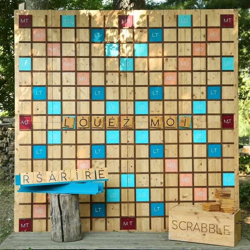 scrabble en bois à la location