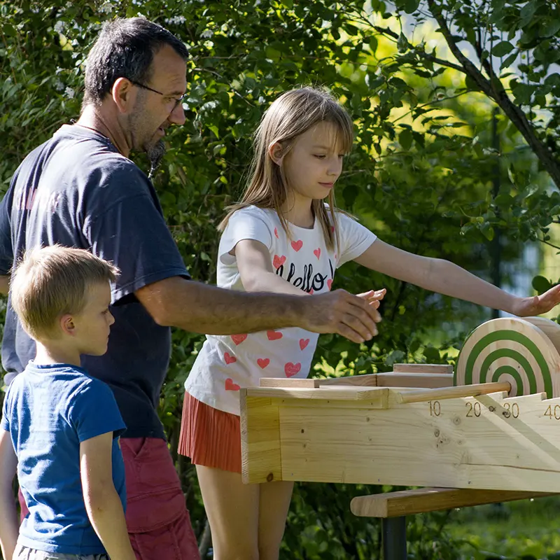 meule jeu intergénérationnel pour anniversaire enfants avec parents