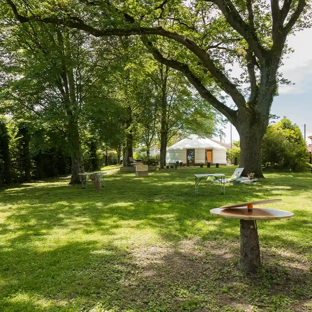 yourte et parc à privatiser pour un lieu de mariage insolite en rhône-alpes