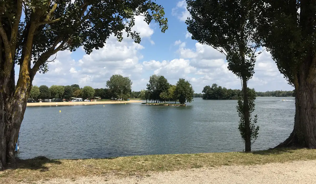 plaine tonique base de loisirs près de Bourg-en-Bresse