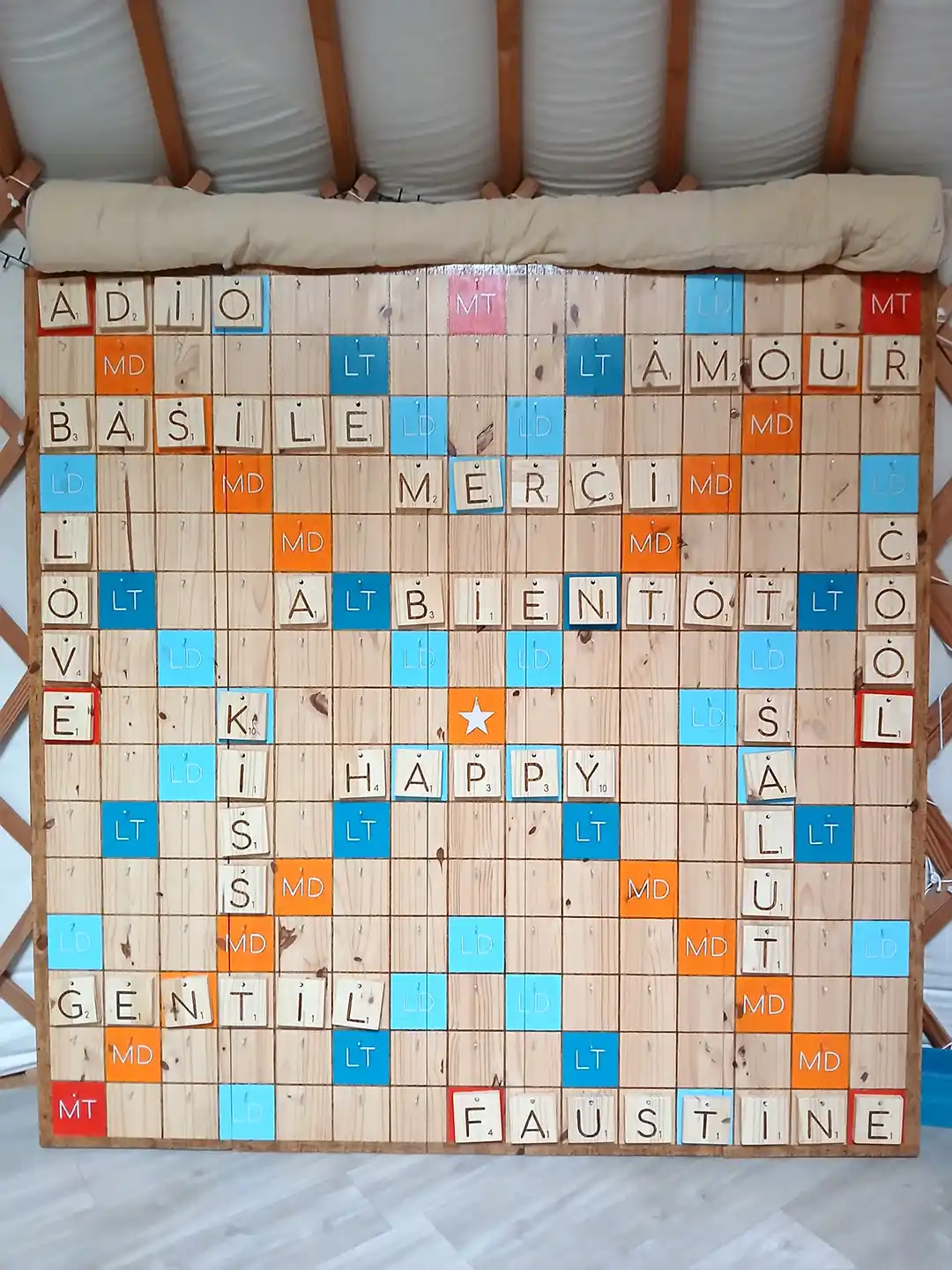 avis laissé par nos visiteurs sur le scrabble géant pendant une nuit dans la yourte airbnb au grand air