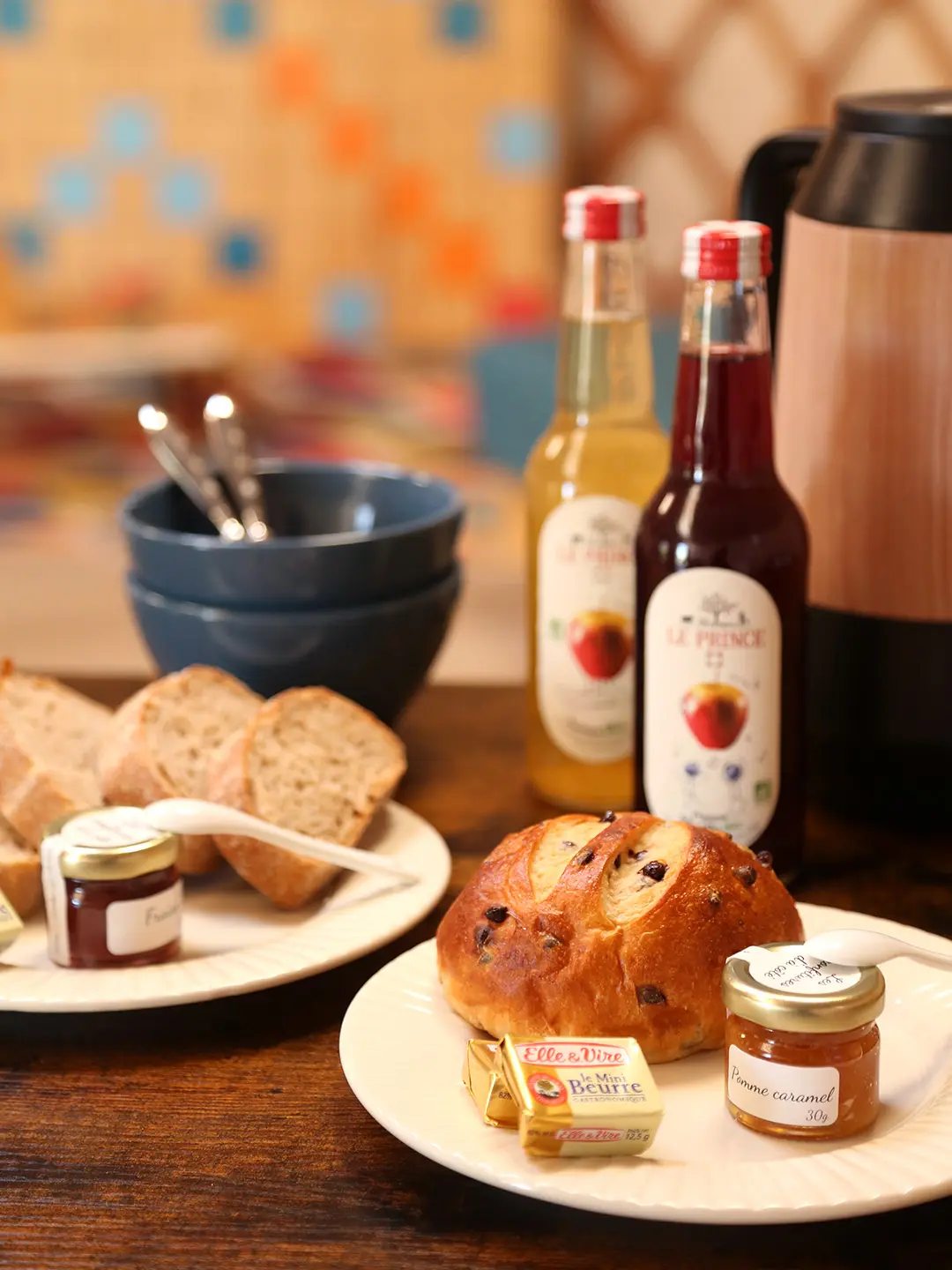 petit-déjeuner servi dans la yourte airbnb d'au grand air à vonnas