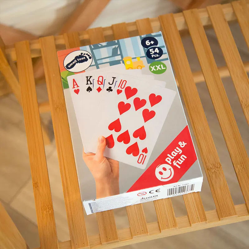 Jeu de cartes XXL jeu de carte géant rangé dans sa boîte - Disponible à la location Au Grand Air (Vonnas - 01)