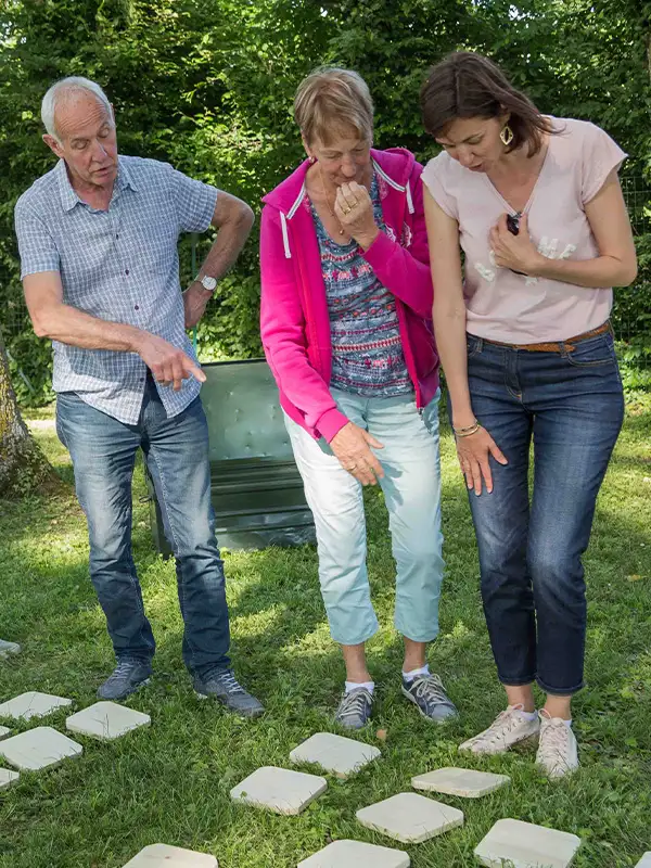 Memory mémo-mélodie - Jeux intergénérationnel trois collègues autour du mémo-mélodie