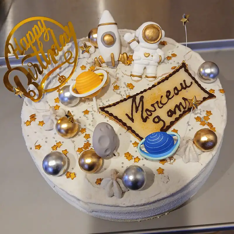 gâteau thème planète réalisé pour l'anniversaire de Marceau Au Grand Air (Vonnas)